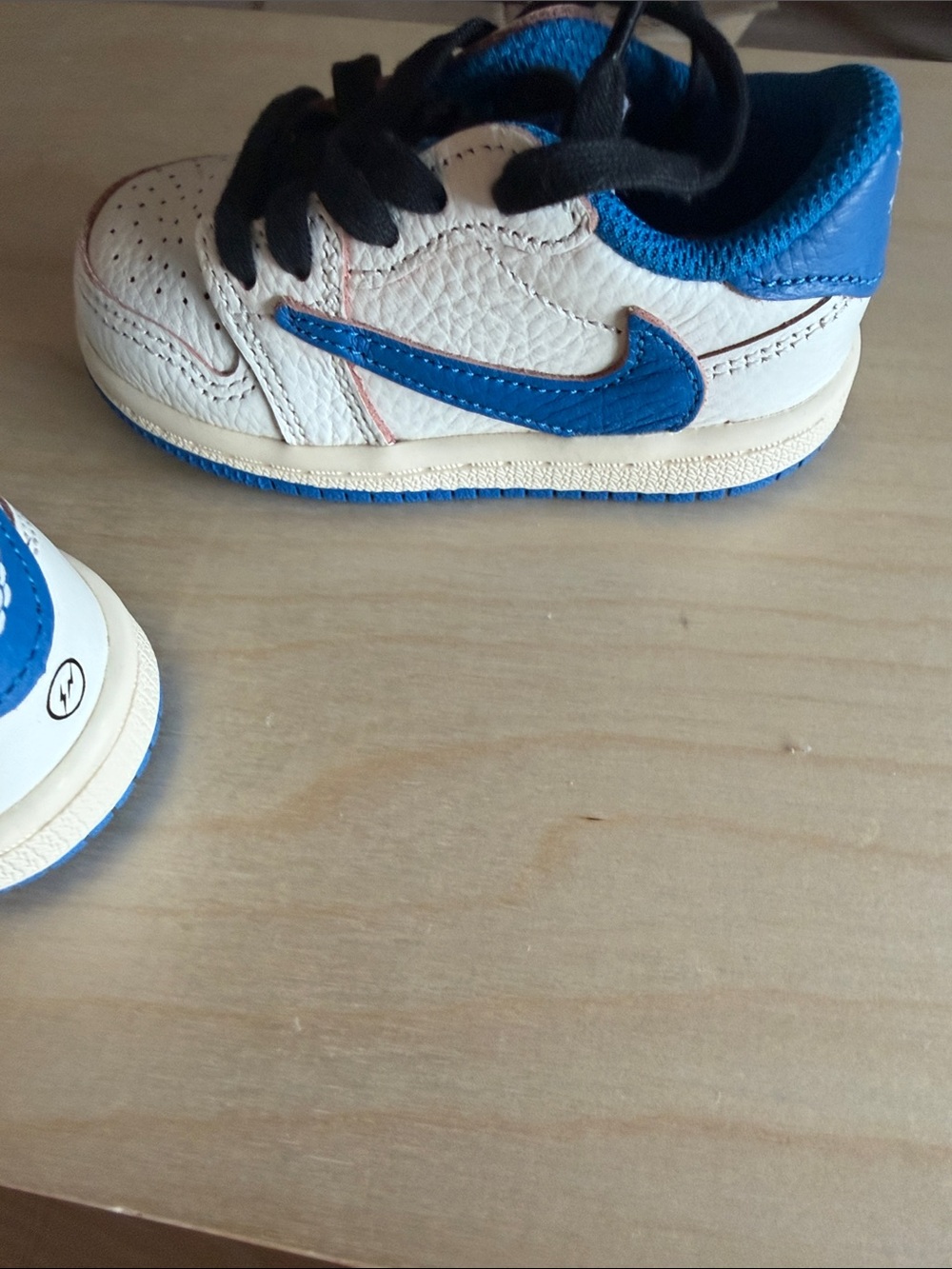 Jordan 1 retro low Travis Scott white and blue - Picture 9 of 9